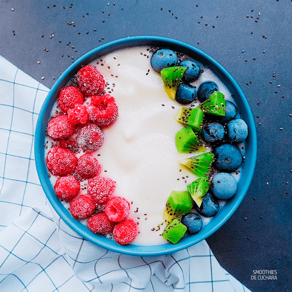 Smoothie de melón y coliflor con frutas del bosque