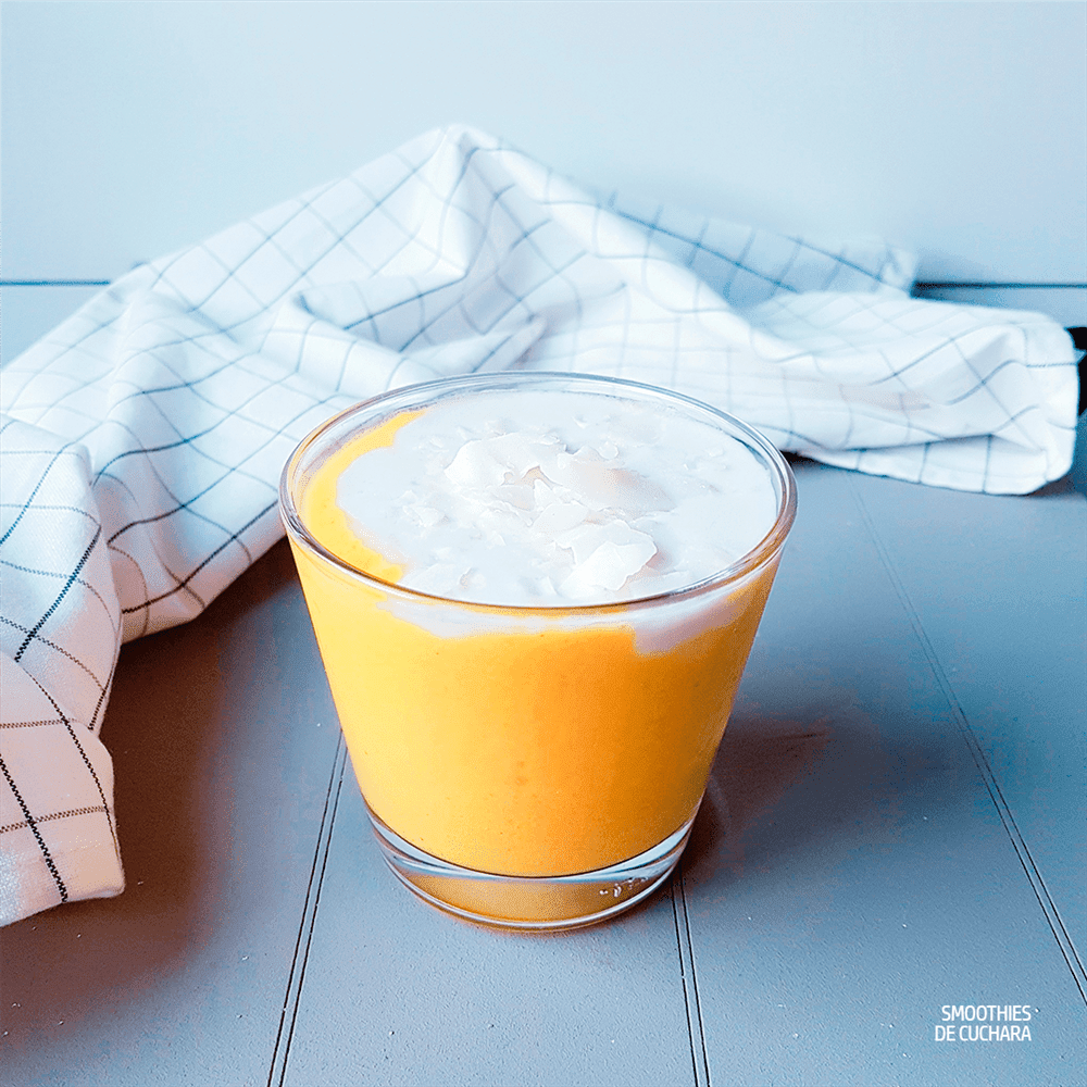 Smoothie de mango con yogur de leche de coco casero