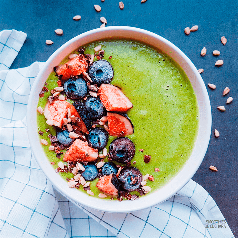 Smoothie de kiwi con hierba de trigo y proteína de cáñamo