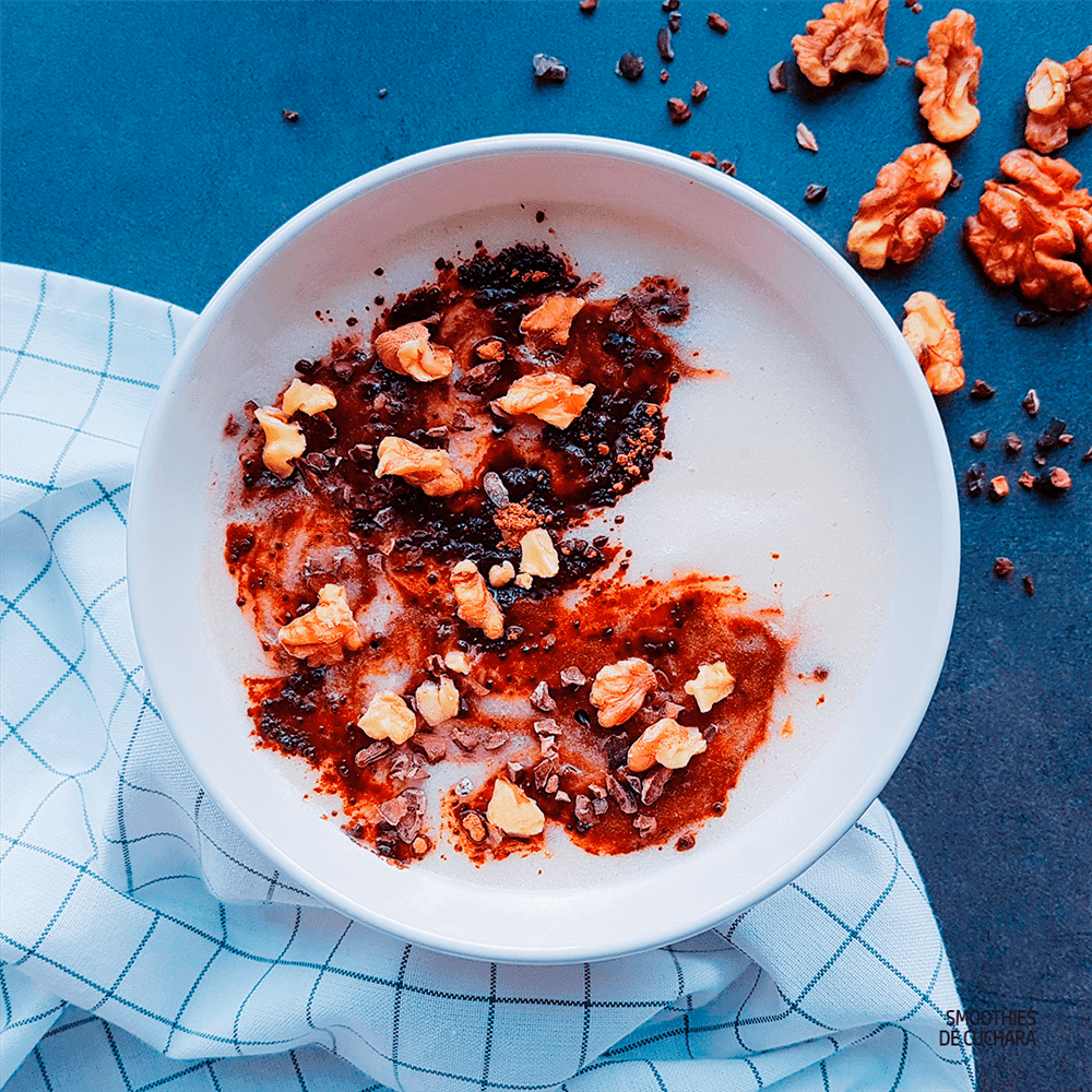 Smoothie de melón y coliflor congelada con algarroba y nueces