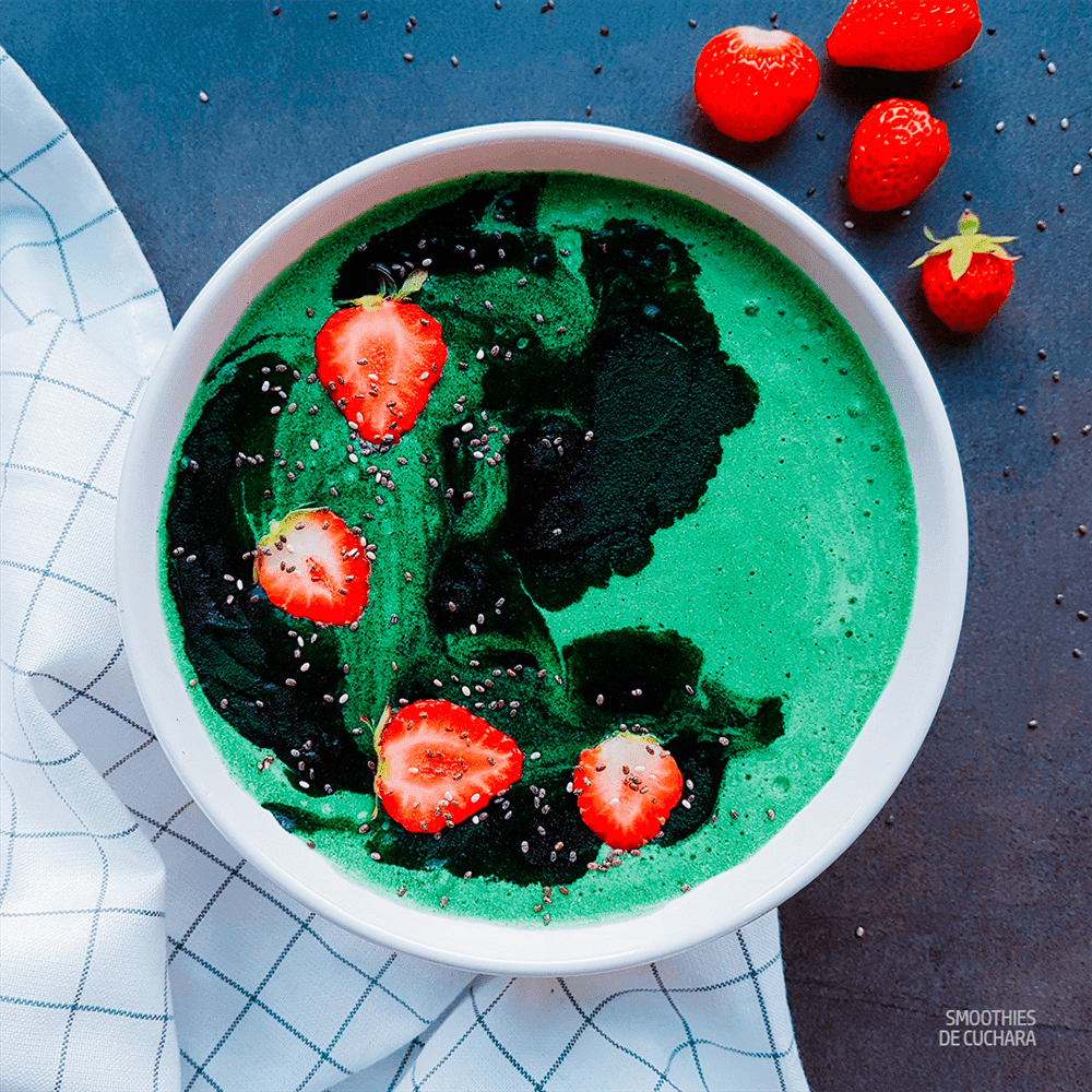 Smoothie de espinacas, plátano y espirulina