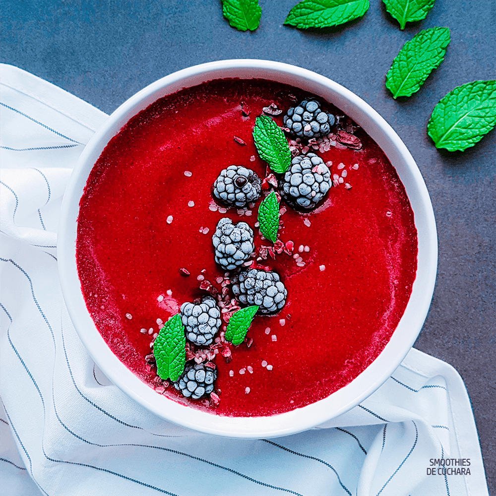 Smoothie de coliflor y arándanos con leche de coco