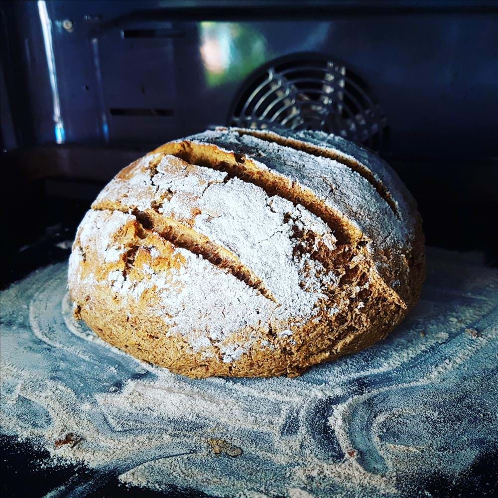 Pan de trigo sarraceno con tomate seco y orégano