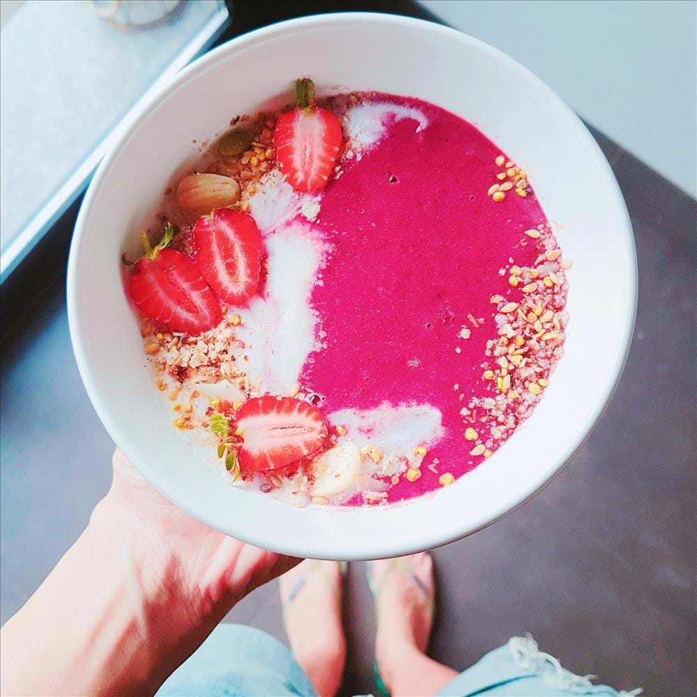 Smoothie de frambuesas y remolacha con manteca de coco