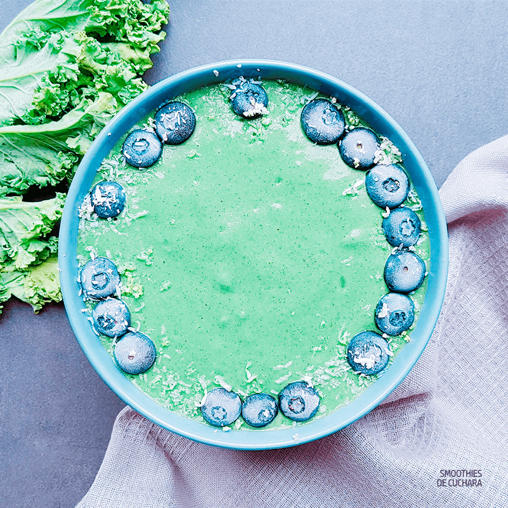 Smoothie de melón, espirulina y kale